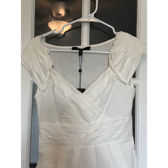 BCBGMAXAZRIA | white CROSSOVER V-NECK DRESS 
SIZE 0 NWT - Picture 2 of 11